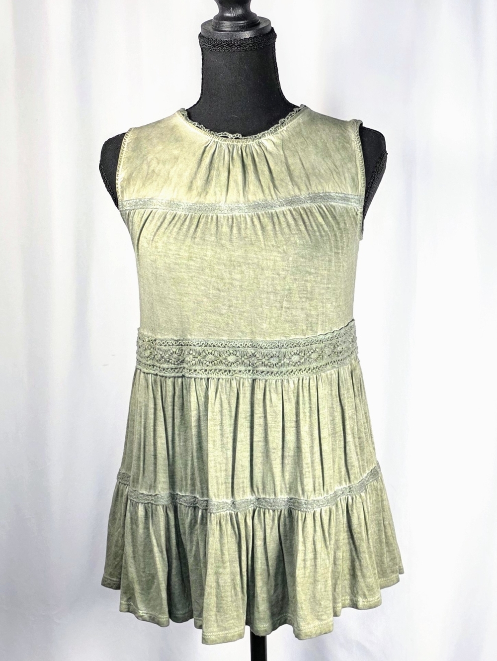 Knox Rose Sage Green Tiered Boho Tank Top XS Lace Trim Flowy Festival
